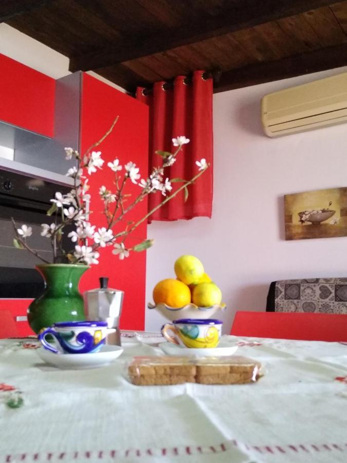 דירות שאקה Mansarda Mare Red מראה חיצוני תמונה